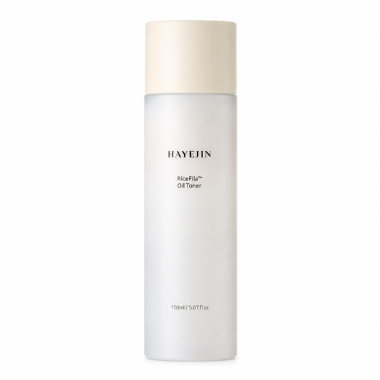 Tónico facial HAYEJIN RiceFila Oil Toner de 150 ml con aceite de arroz, en envase blanco con tapa beige.